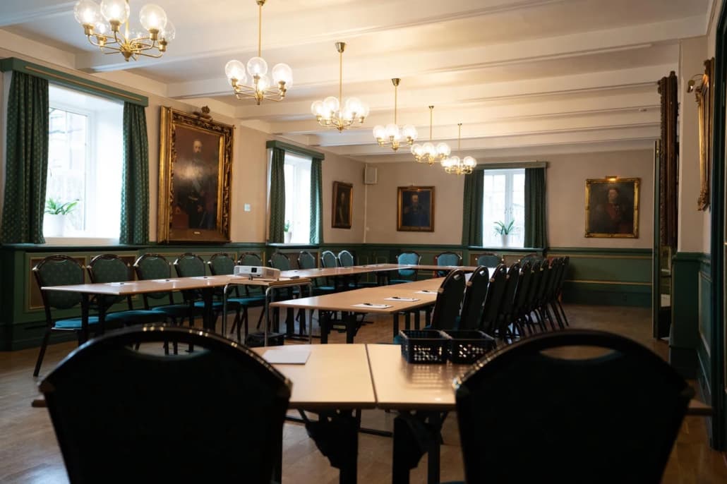 Bernadottesalen klargjort for konferanse.
